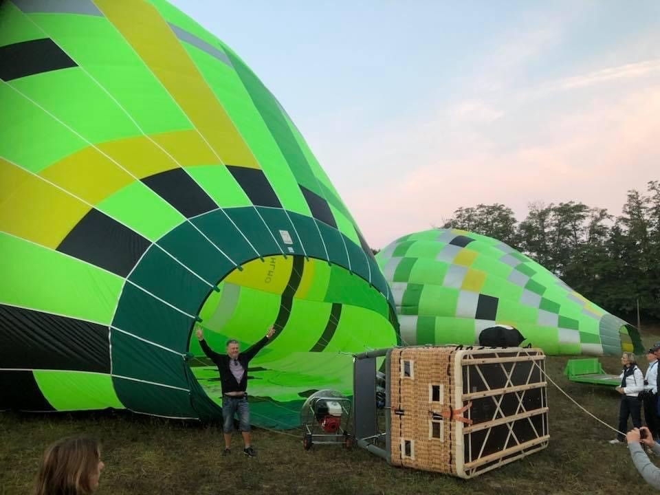 Préparation et gonflage des montgolfières d'Atmosph'Air
